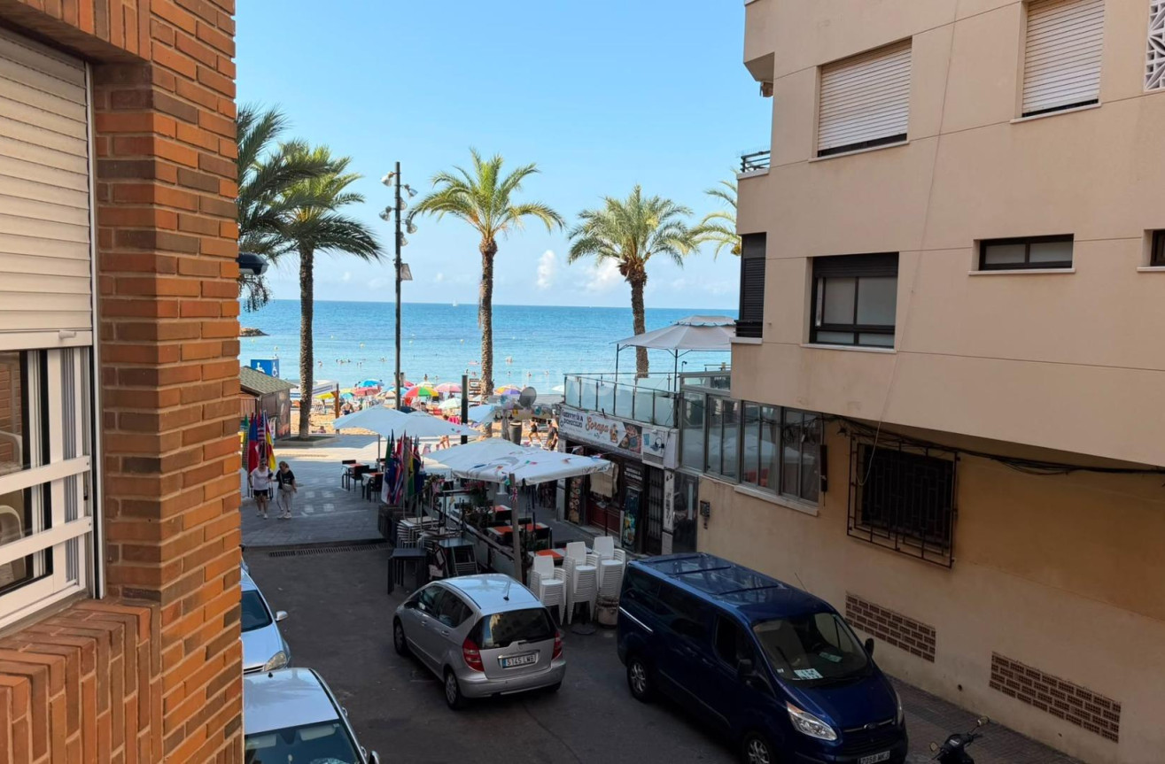 Odsprzedaż - Mieszkanie w bloku - Torrevieja - Playa del Cura