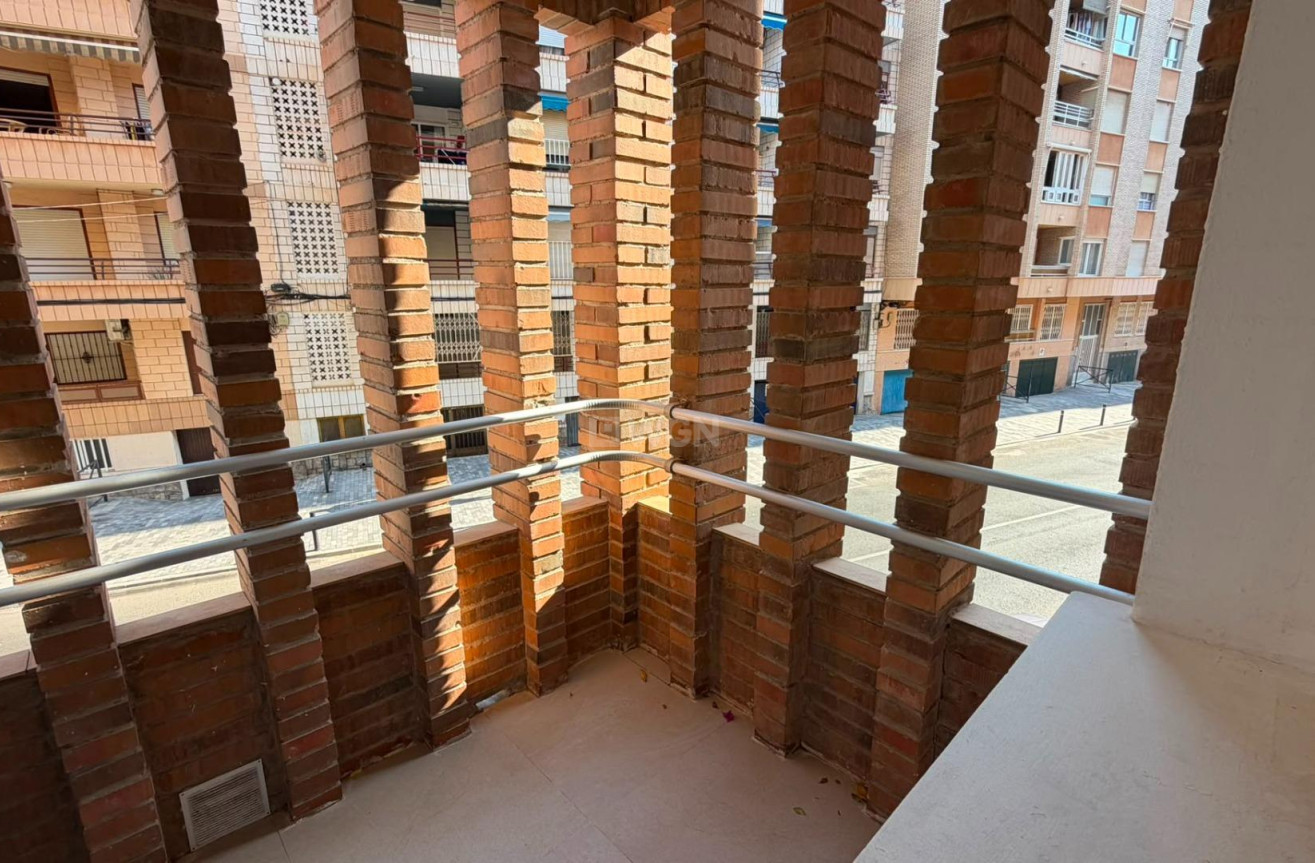 Odsprzedaż - Mieszkanie w bloku - Torrevieja - Playa del Cura