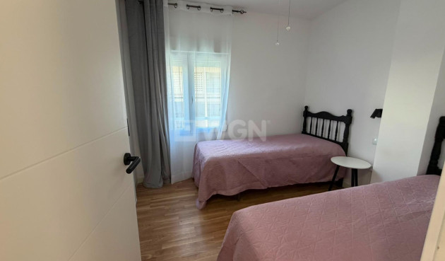 Odsprzedaż - Mieszkanie w bloku - Torrevieja - Playa del Cura