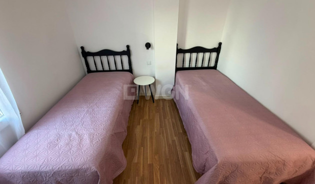 Odsprzedaż - Mieszkanie w bloku - Torrevieja - Playa del Cura