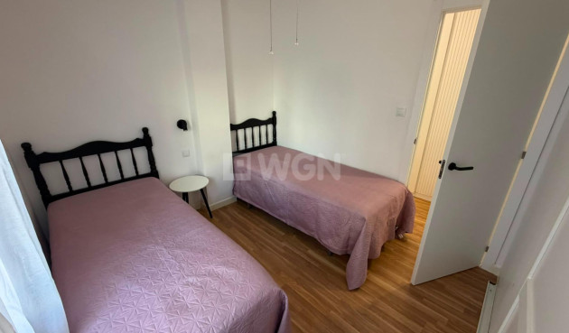 Odsprzedaż - Mieszkanie w bloku - Torrevieja - Playa del Cura