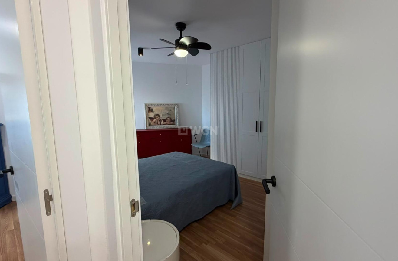 Odsprzedaż - Mieszkanie w bloku - Torrevieja - Playa del Cura