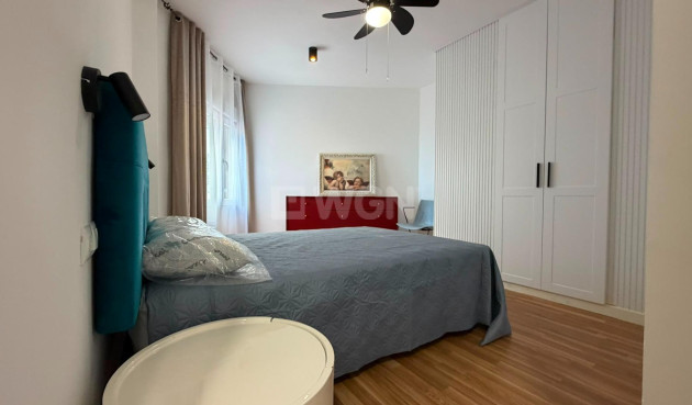 Odsprzedaż - Mieszkanie w bloku - Torrevieja - Playa del Cura