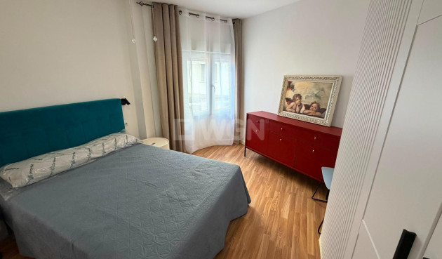 Odsprzedaż - Mieszkanie w bloku - Torrevieja - Playa del Cura