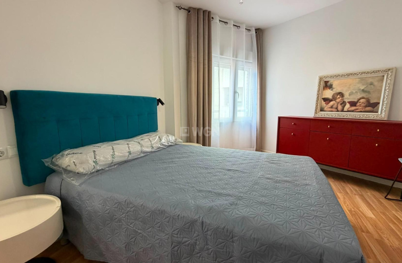 Odsprzedaż - Mieszkanie w bloku - Torrevieja - Playa del Cura