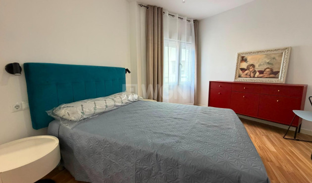 Odsprzedaż - Mieszkanie w bloku - Torrevieja - Playa del Cura
