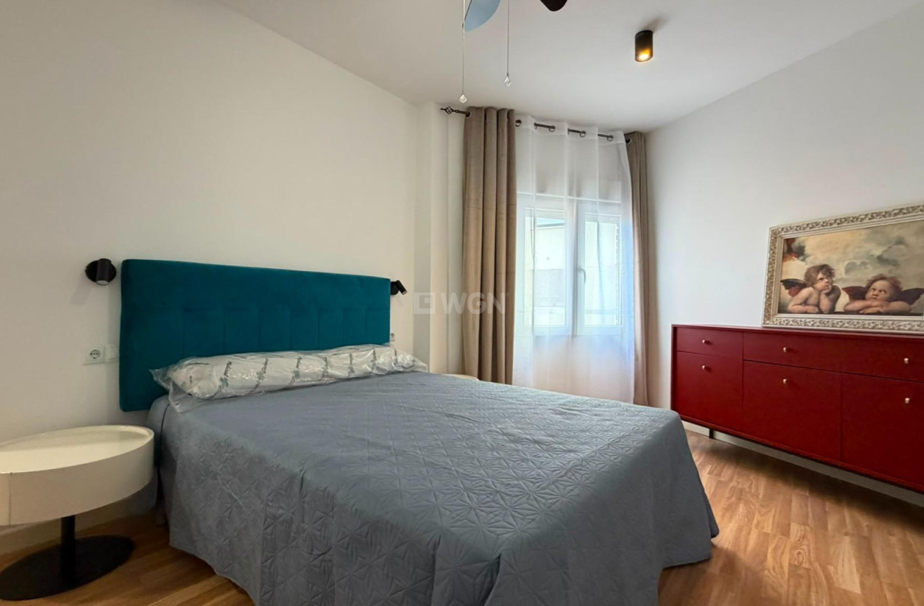 Odsprzedaż - Mieszkanie w bloku - Torrevieja - Playa del Cura