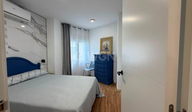 Odsprzedaż - Mieszkanie w bloku - Torrevieja - Playa del Cura