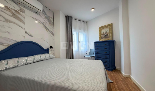 Odsprzedaż - Mieszkanie w bloku - Torrevieja - Playa del Cura