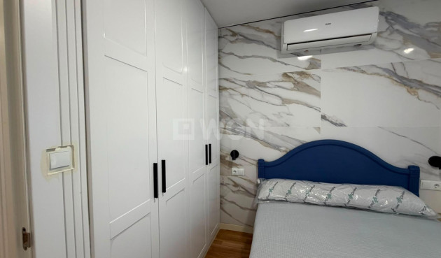Odsprzedaż - Mieszkanie w bloku - Torrevieja - Playa del Cura