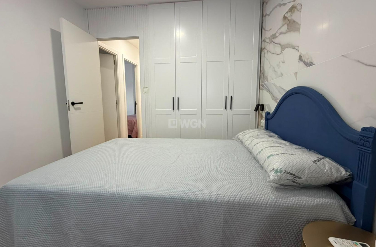 Odsprzedaż - Mieszkanie w bloku - Torrevieja - Playa del Cura