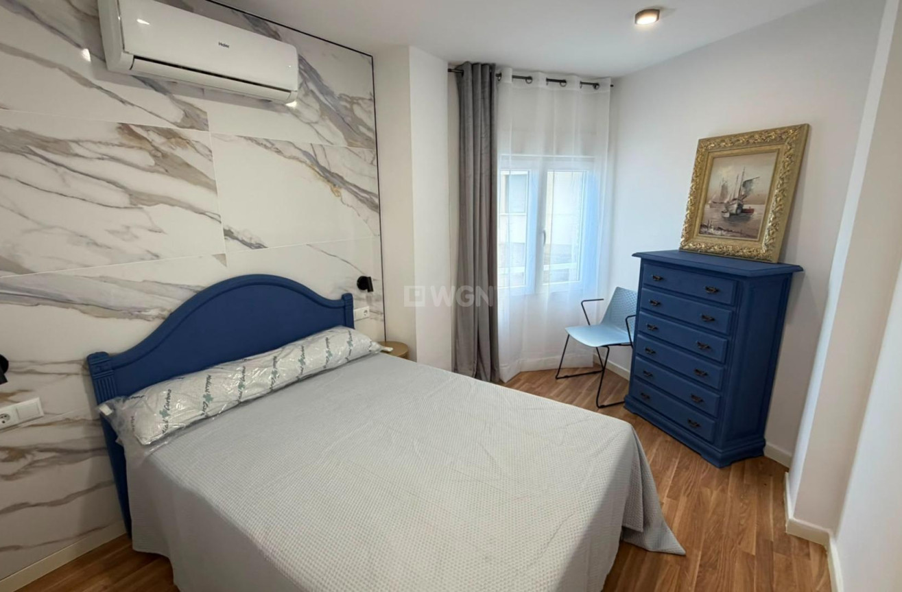 Odsprzedaż - Mieszkanie w bloku - Torrevieja - Playa del Cura