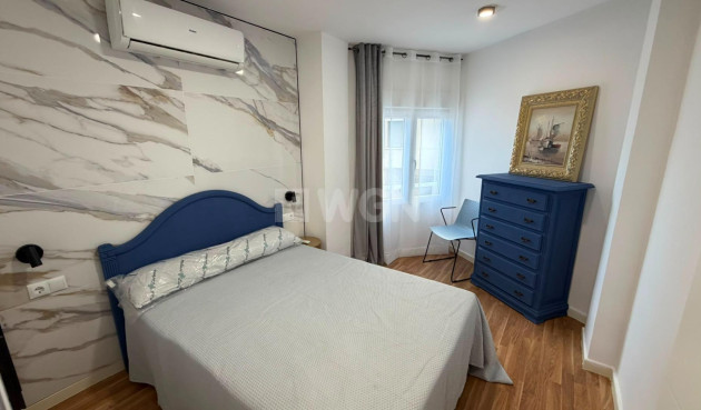 Odsprzedaż - Mieszkanie w bloku - Torrevieja - Playa del Cura