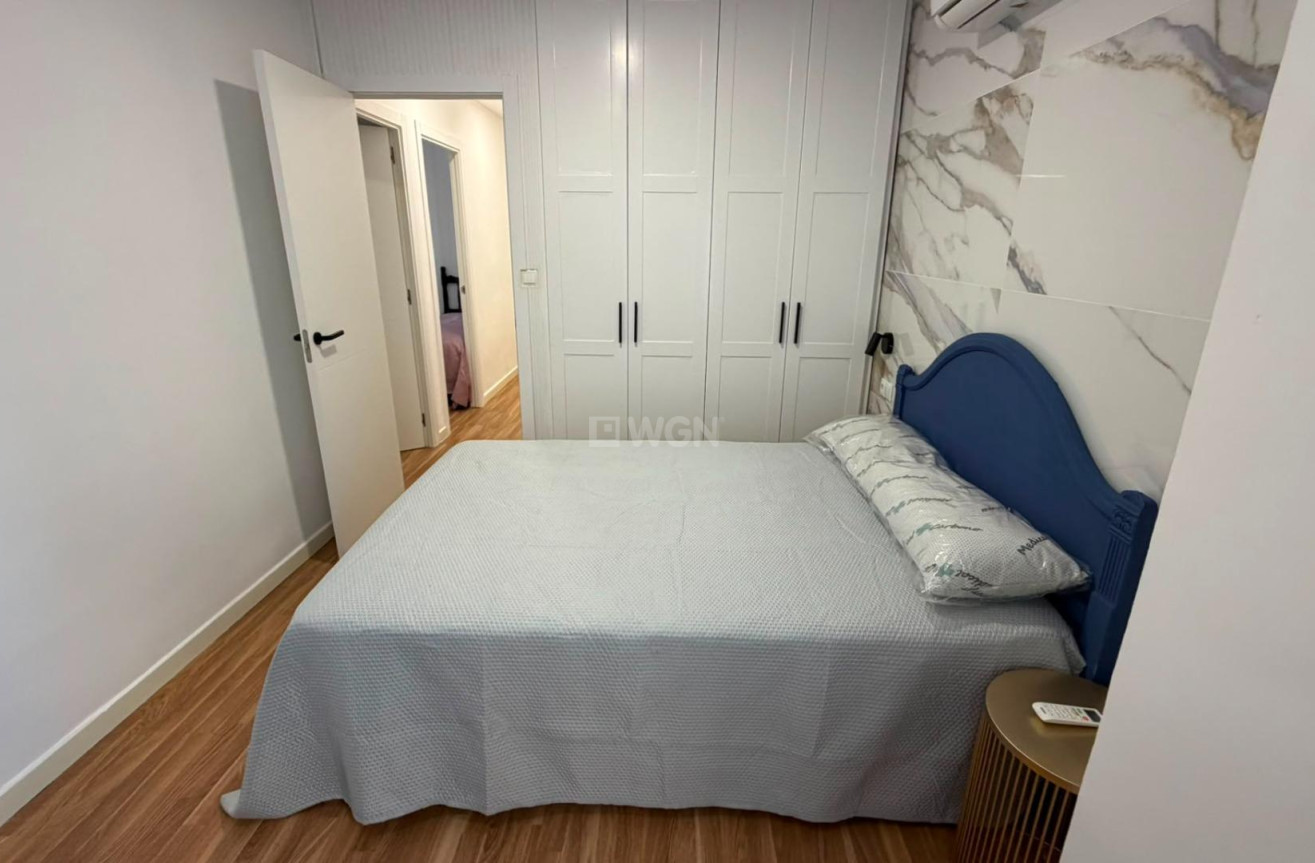 Odsprzedaż - Mieszkanie w bloku - Torrevieja - Playa del Cura