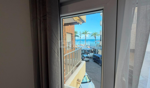 Odsprzedaż - Mieszkanie w bloku - Torrevieja - Playa del Cura