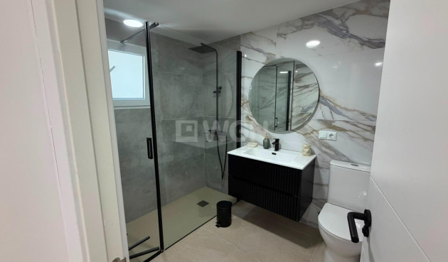 Odsprzedaż - Mieszkanie w bloku - Torrevieja - Playa del Cura
