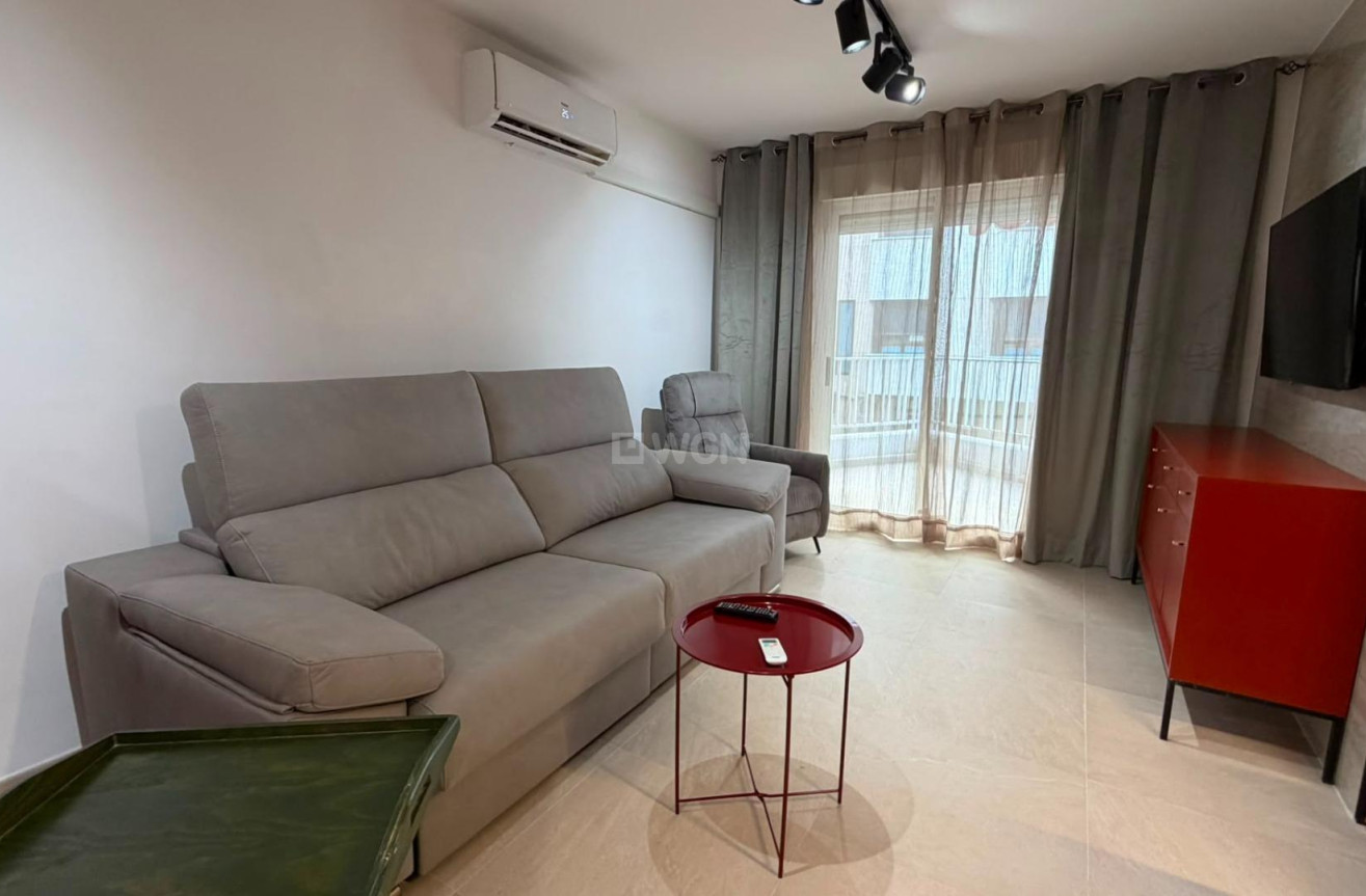Odsprzedaż - Mieszkanie w bloku - Torrevieja - Playa del Cura