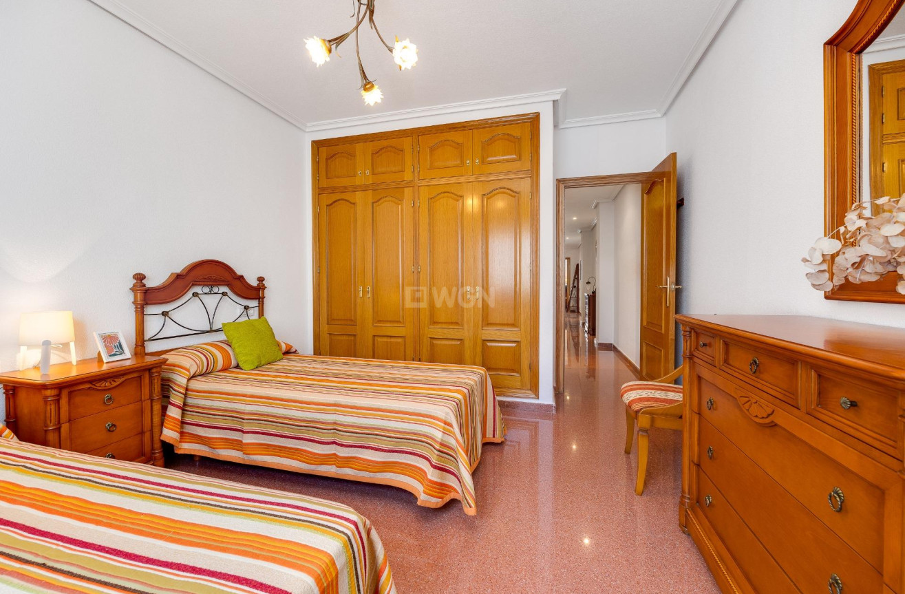 Odsprzedaż - Daszek - Torrevieja - Paseo Maritimo
