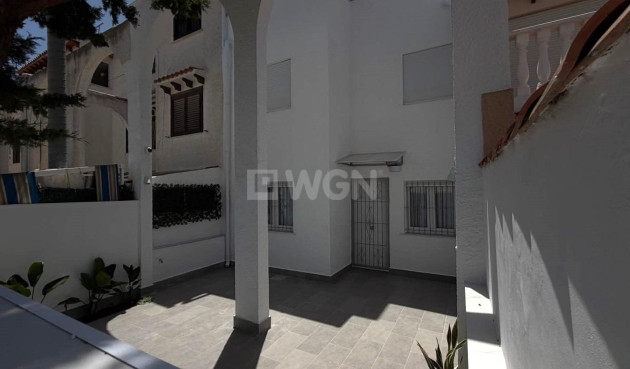 Odsprzedaż - Kamienica - Torrevieja - Calas Blanca