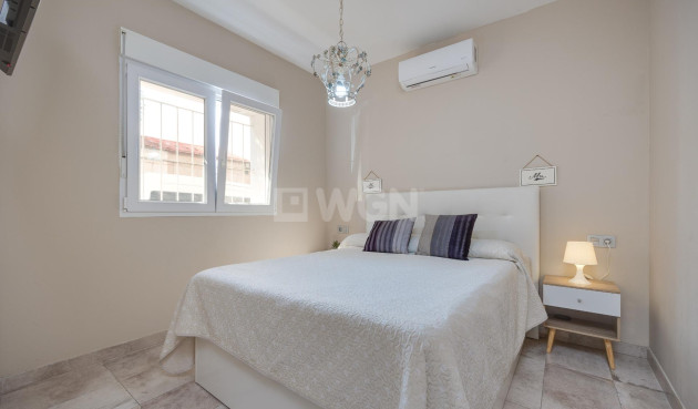 Odsprzedaż - Kamienica - Torrevieja - Centro