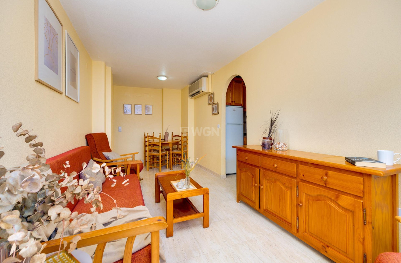 Odsprzedaż - Mieszkanie w bloku - Torrevieja - Playa del Cura