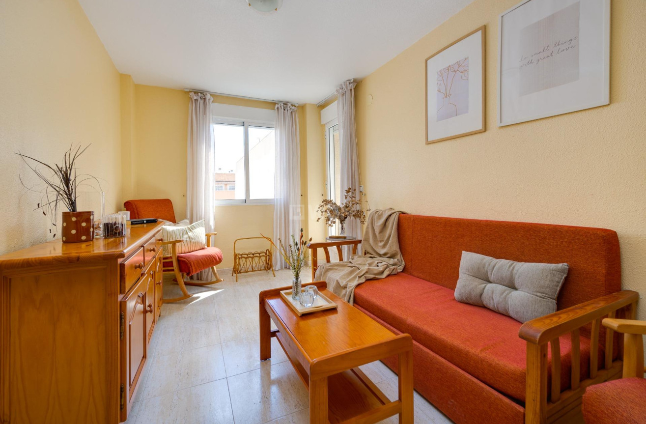 Odsprzedaż - Mieszkanie w bloku - Torrevieja - Playa del Cura