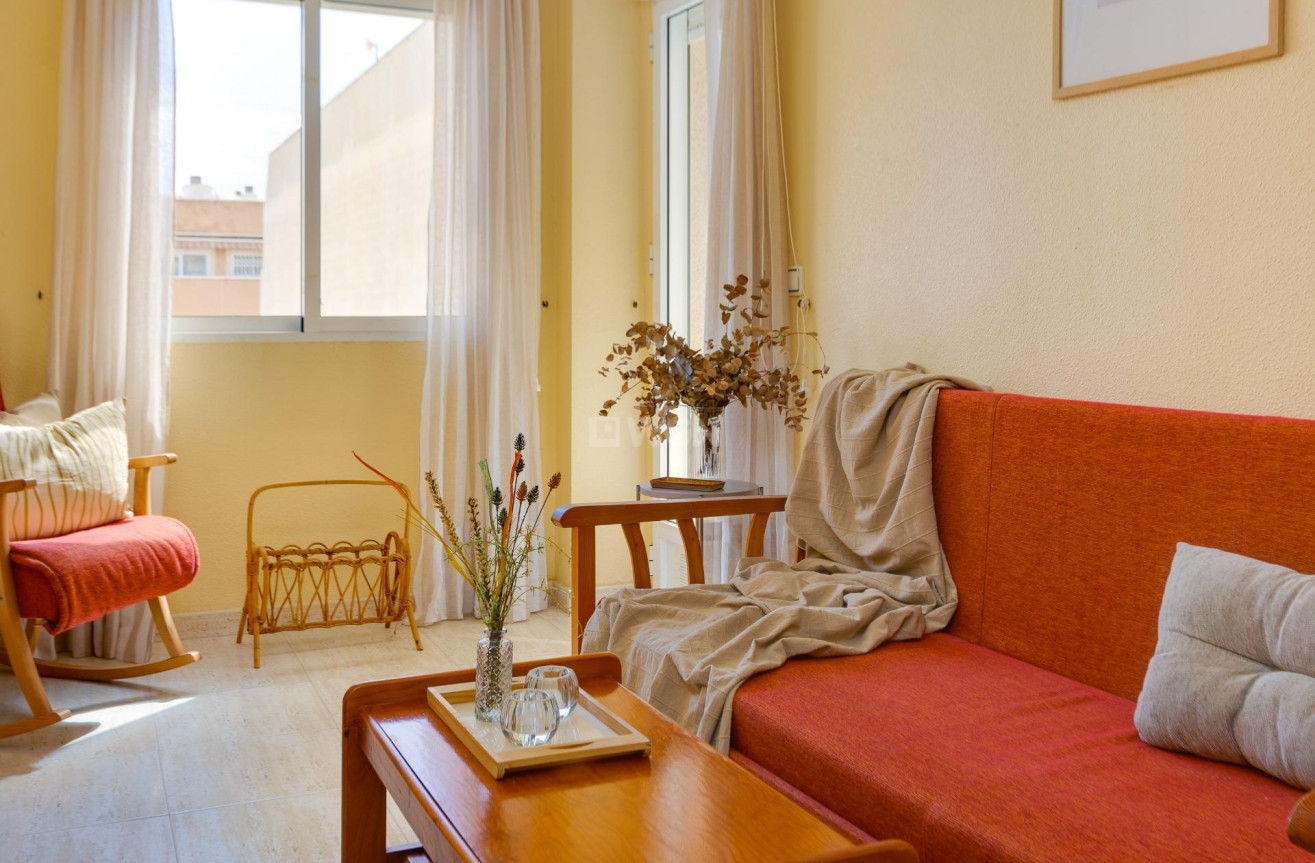 Odsprzedaż - Mieszkanie w bloku - Torrevieja - Playa del Cura