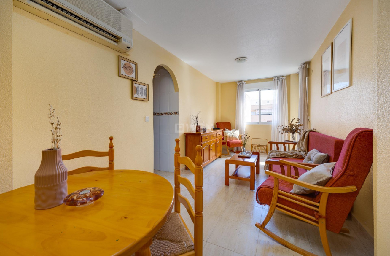 Odsprzedaż - Mieszkanie w bloku - Torrevieja - Playa del Cura