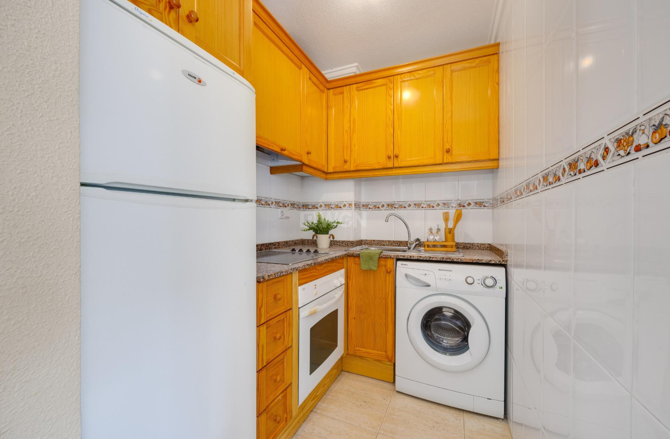Odsprzedaż - Mieszkanie w bloku - Torrevieja - Playa del Cura