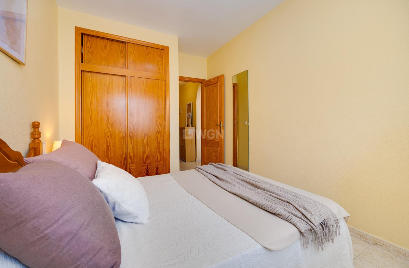Odsprzedaż - Mieszkanie w bloku - Torrevieja - Playa del Cura