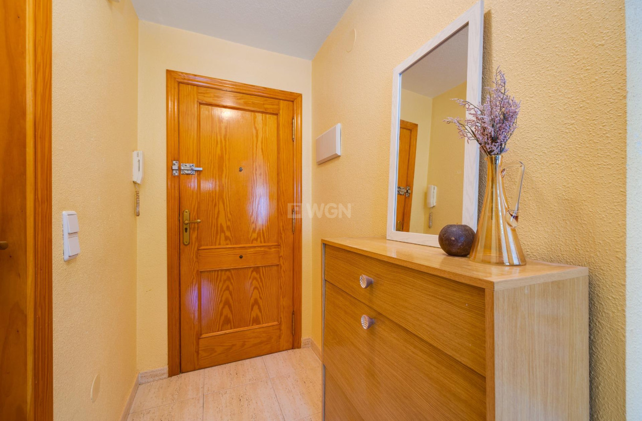 Odsprzedaż - Mieszkanie w bloku - Torrevieja - Playa del Cura
