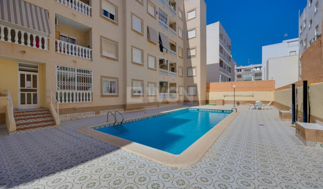Odsprzedaż - Mieszkanie w bloku - Torrevieja - Playa del Cura
