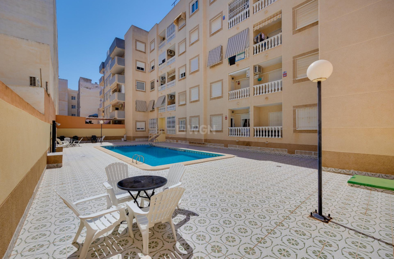 Odsprzedaż - Mieszkanie w bloku - Torrevieja - Playa del Cura