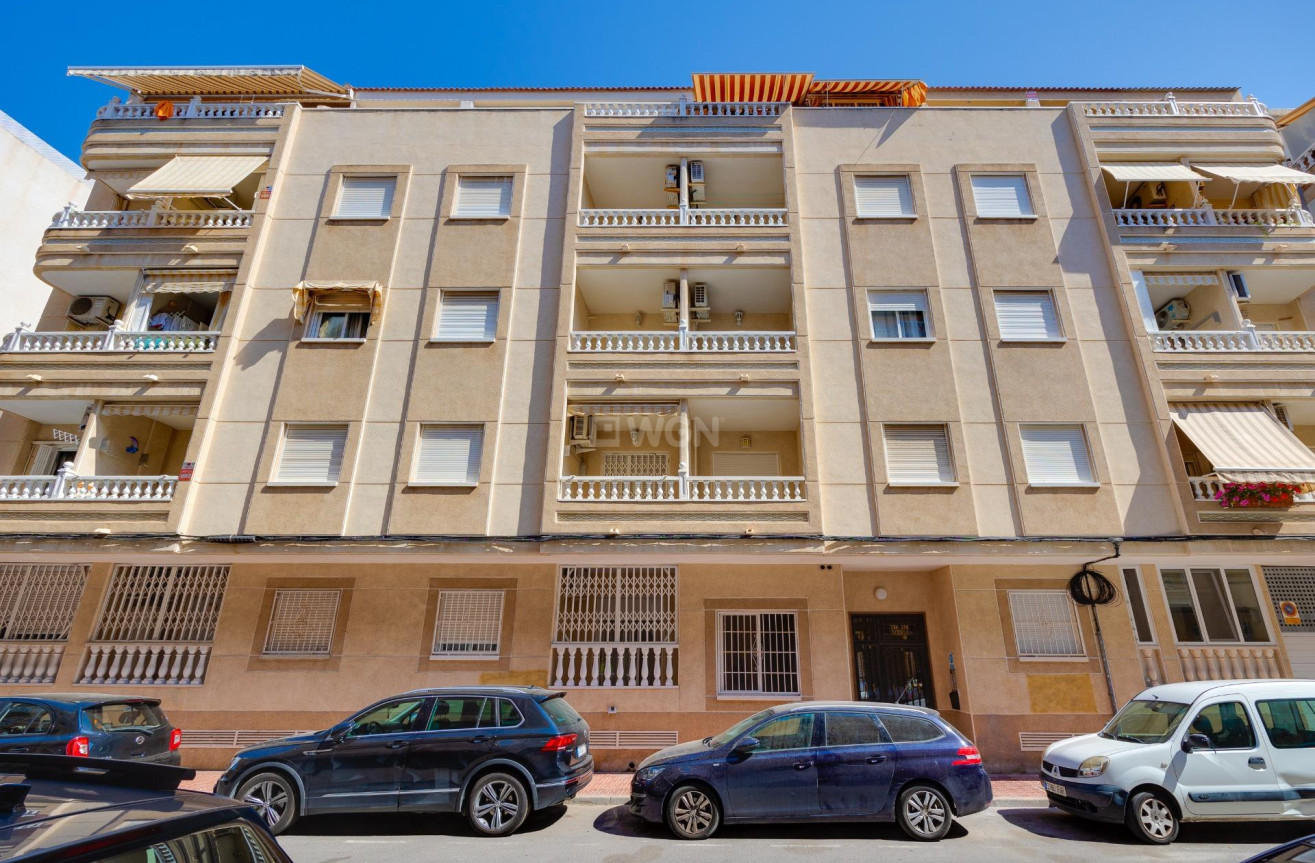 Odsprzedaż - Mieszkanie w bloku - Torrevieja - Playa del Cura