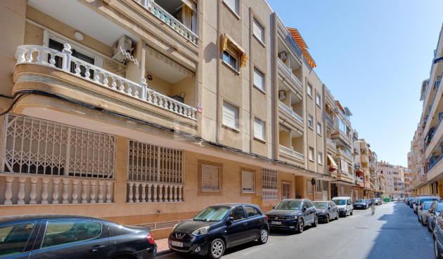 Odsprzedaż - Mieszkanie w bloku - Torrevieja - Playa del Cura