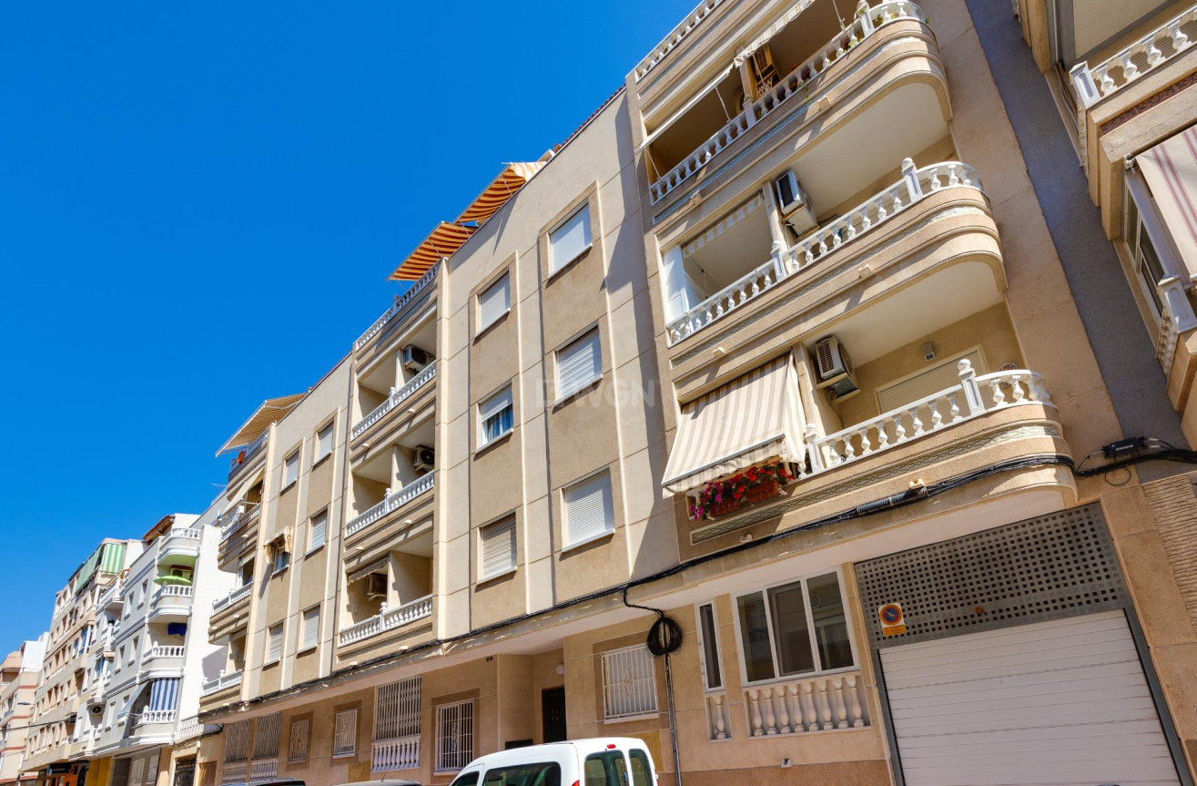Odsprzedaż - Mieszkanie w bloku - Torrevieja - Playa del Cura