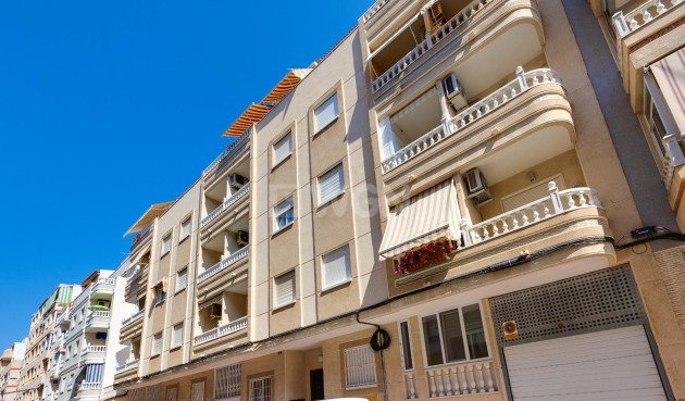 Odsprzedaż - Mieszkanie w bloku - Torrevieja - Playa del Cura