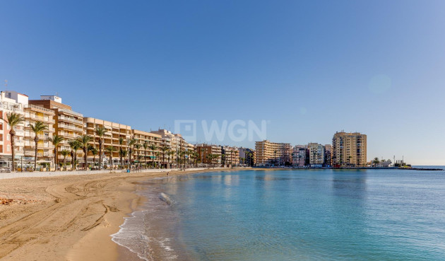 Odsprzedaż - Mieszkanie w bloku - Torrevieja - Playa del Cura