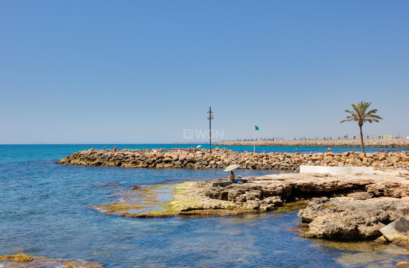 Odsprzedaż - Mieszkanie w bloku - Torrevieja - Playa del Cura
