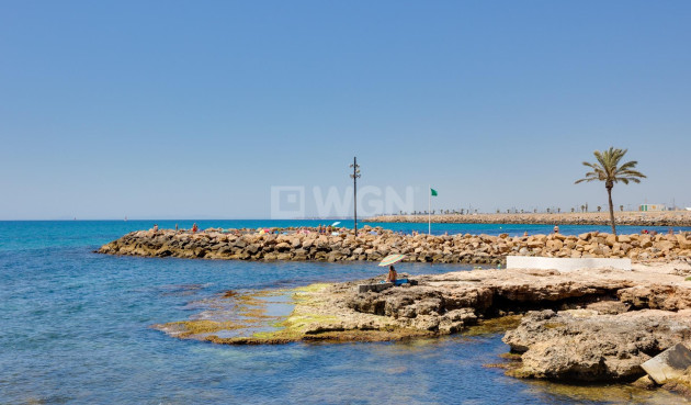 Odsprzedaż - Mieszkanie w bloku - Torrevieja - Playa del Cura