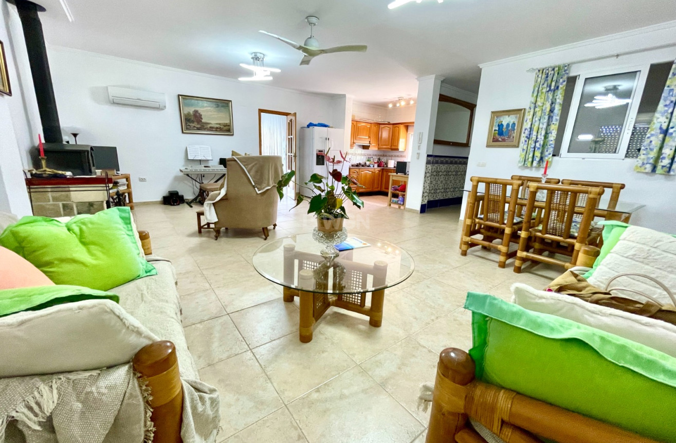 Odsprzedaż - Villa - Daya Nueva - Costa Blanca