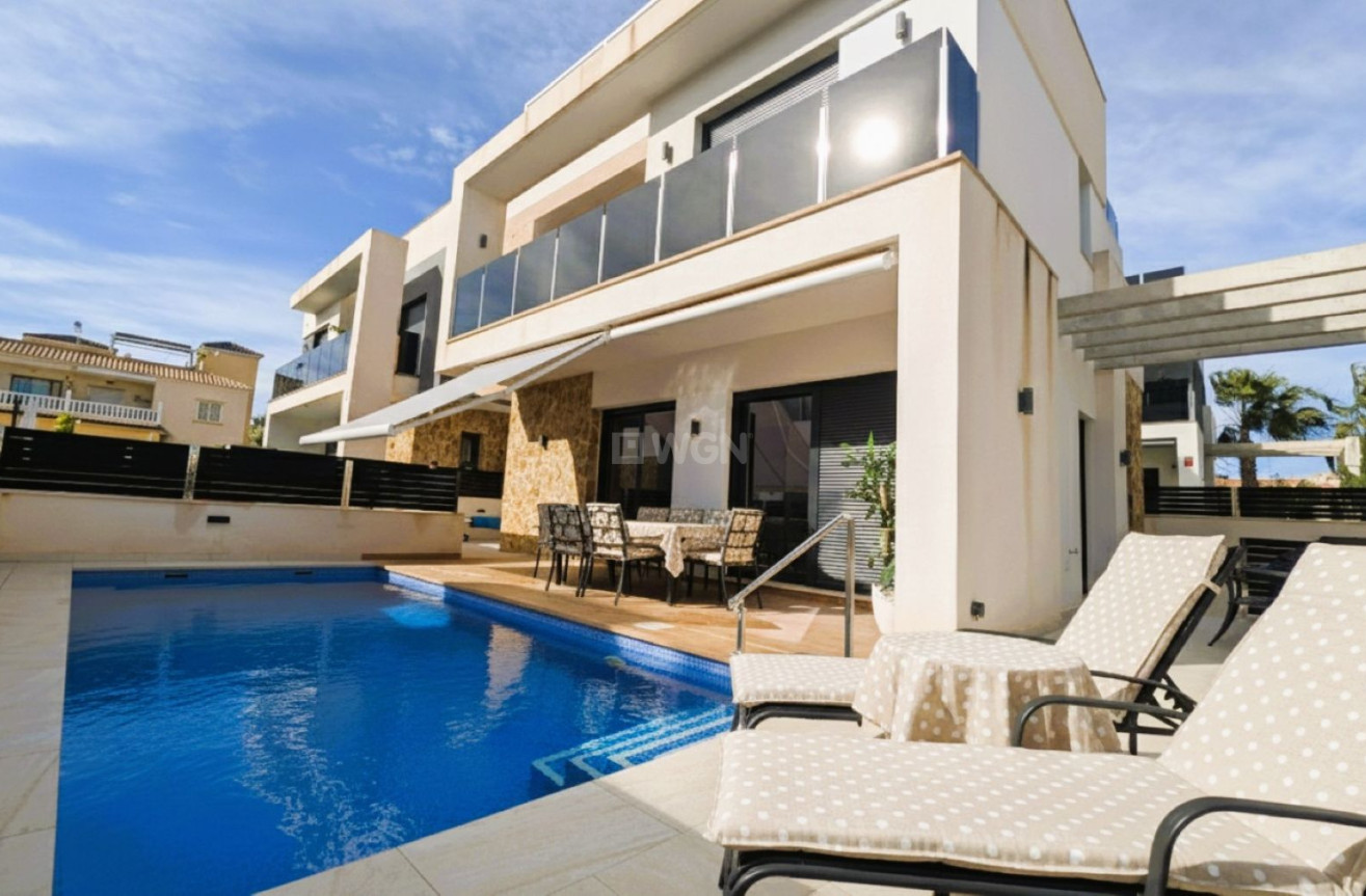 Odsprzedaż - Villa - Cabo Roig - Costa Blanca