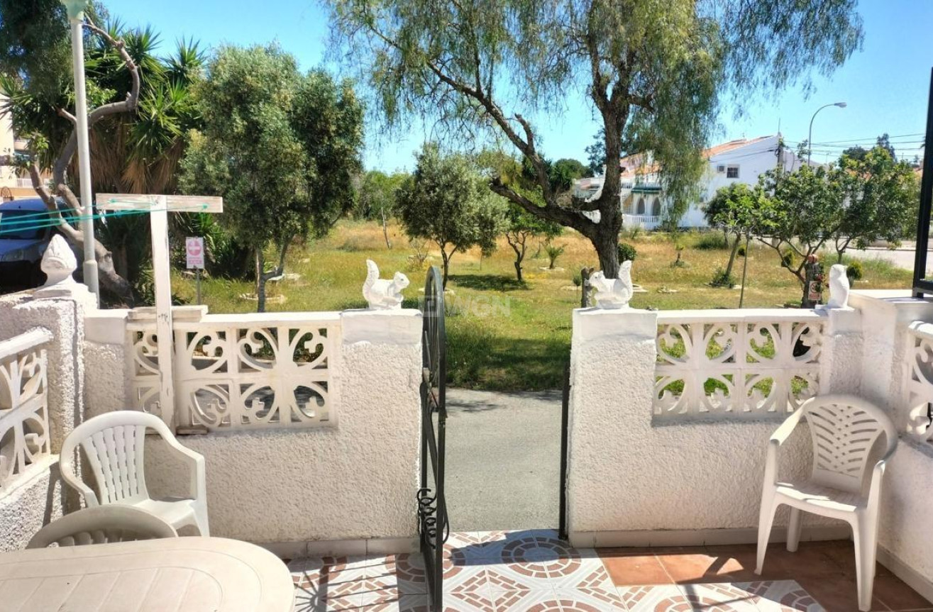 Odsprzedaż - Bungalow - Torrevieja - La Siesta - El Salado - Torreta