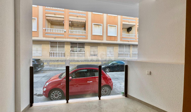 Odsprzedaż - Mieszkanie w bloku - Torrevieja - Habaneras