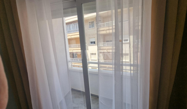 Odsprzedaż - Mieszkanie w bloku - Torrevieja - Estacion De Autobuses