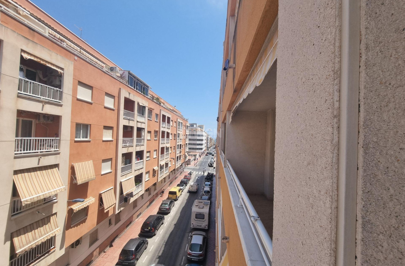 Odsprzedaż - Mieszkanie w bloku - Torrevieja - Estacion De Autobuses