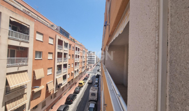 Odsprzedaż - Mieszkanie w bloku - Torrevieja - Estacion De Autobuses