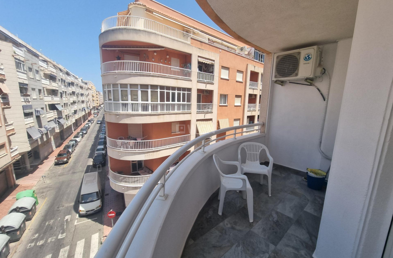 Odsprzedaż - Mieszkanie w bloku - Torrevieja - Estacion De Autobuses