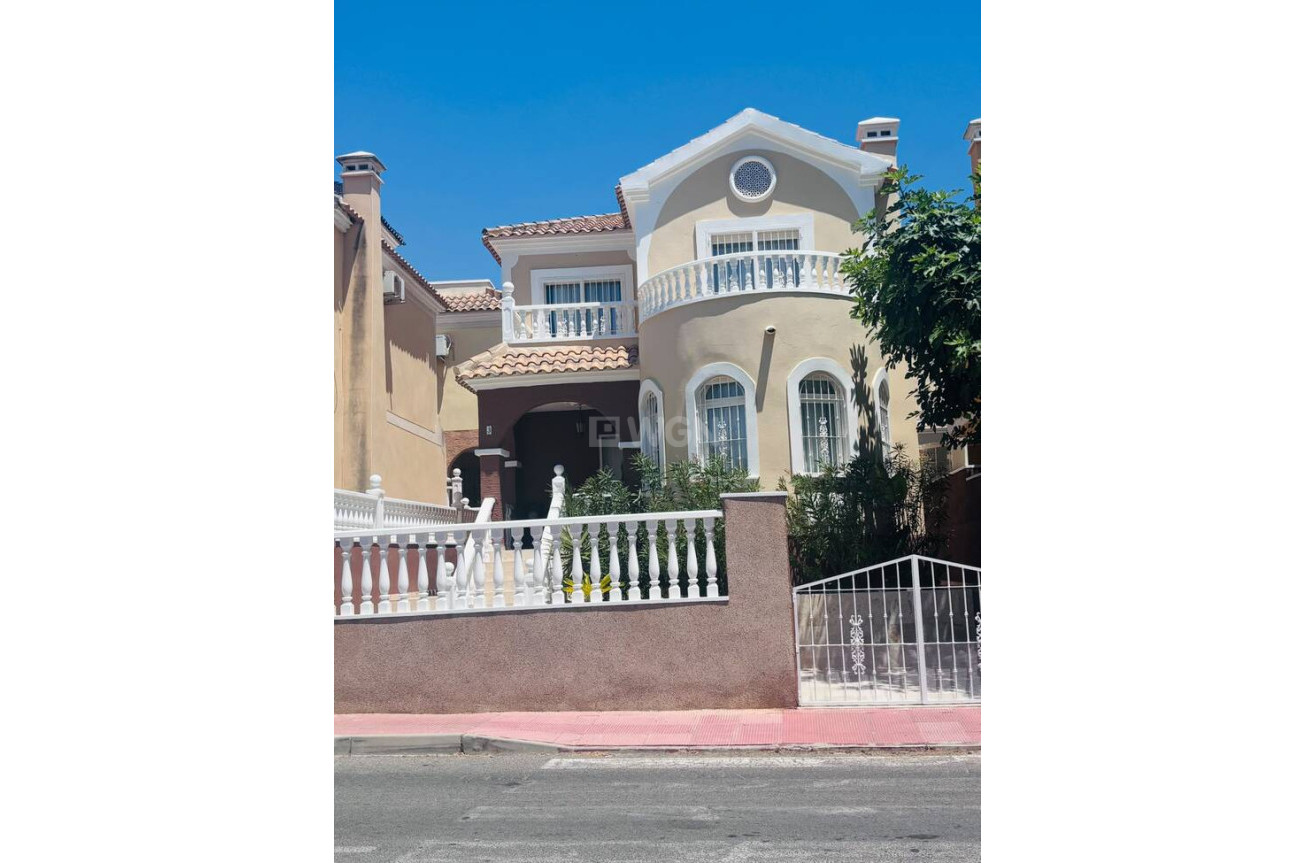 Odsprzedaż - Villa - Villamartin - Costa Blanca