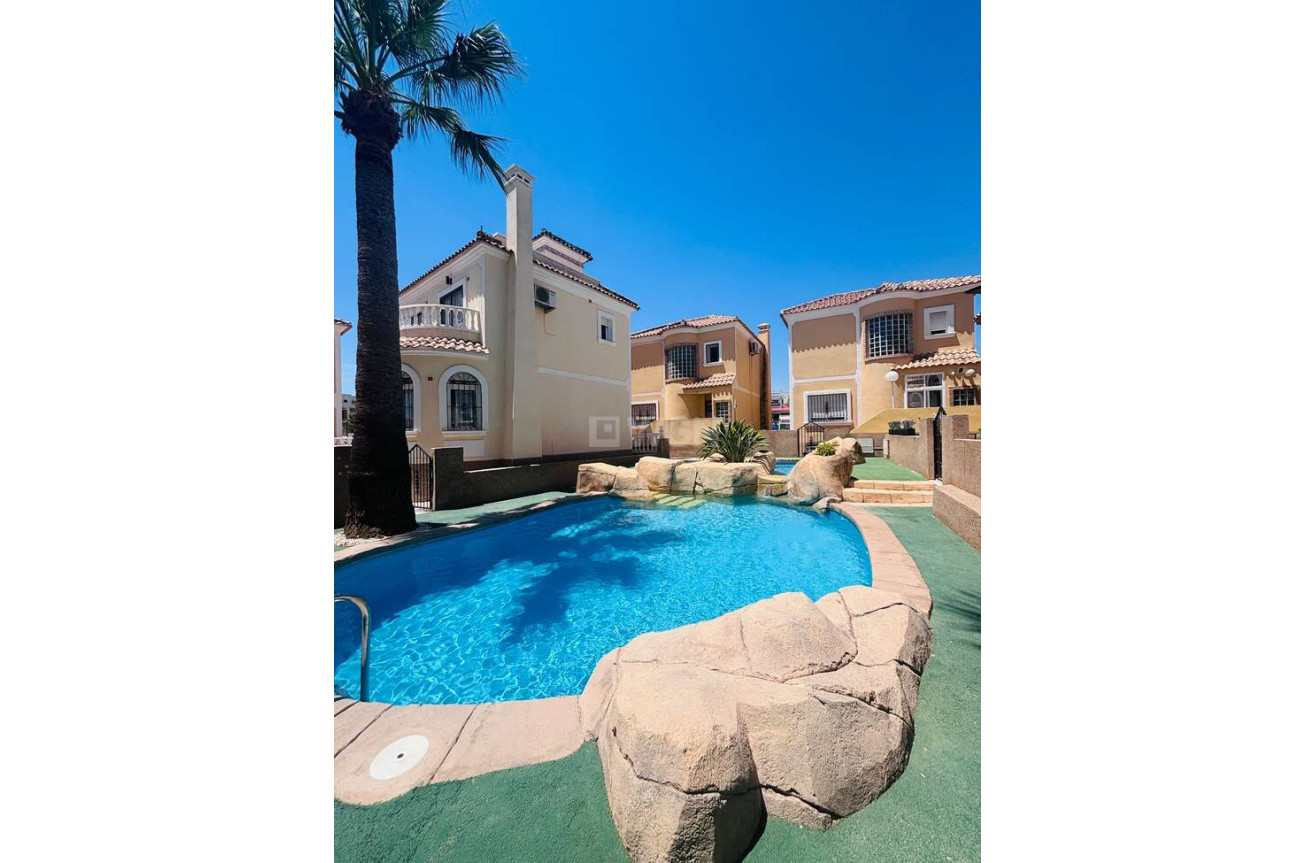 Odsprzedaż - Villa - Villamartin - Costa Blanca